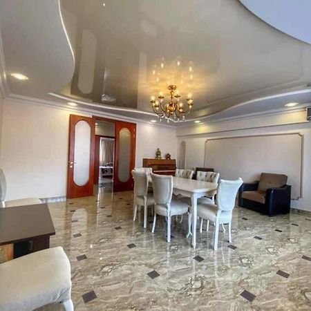 Apartment Dolphin Batum Dış mekan fotoğraf