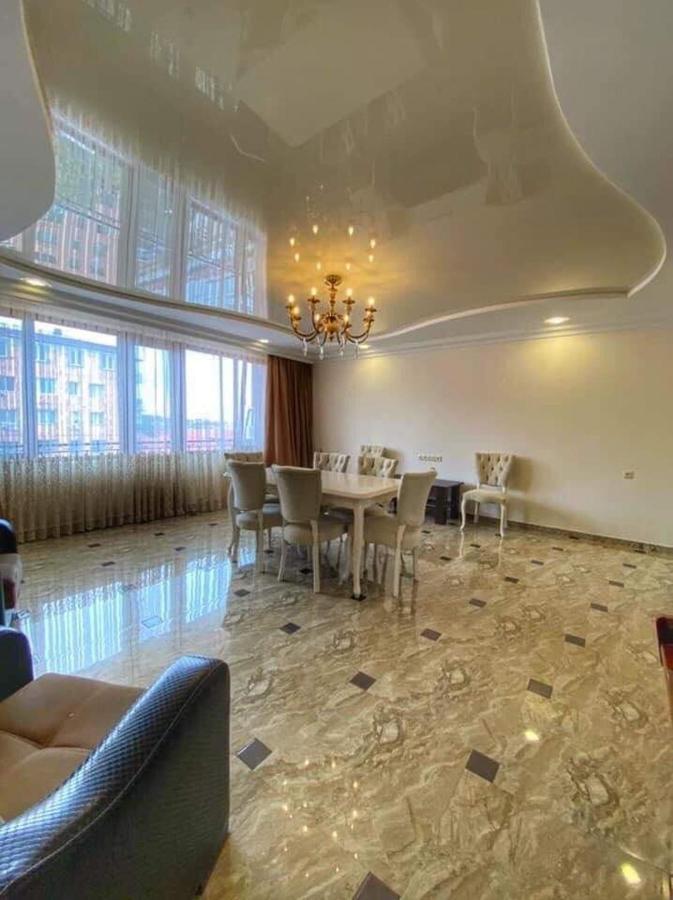 Apartment Dolphin Batum Dış mekan fotoğraf