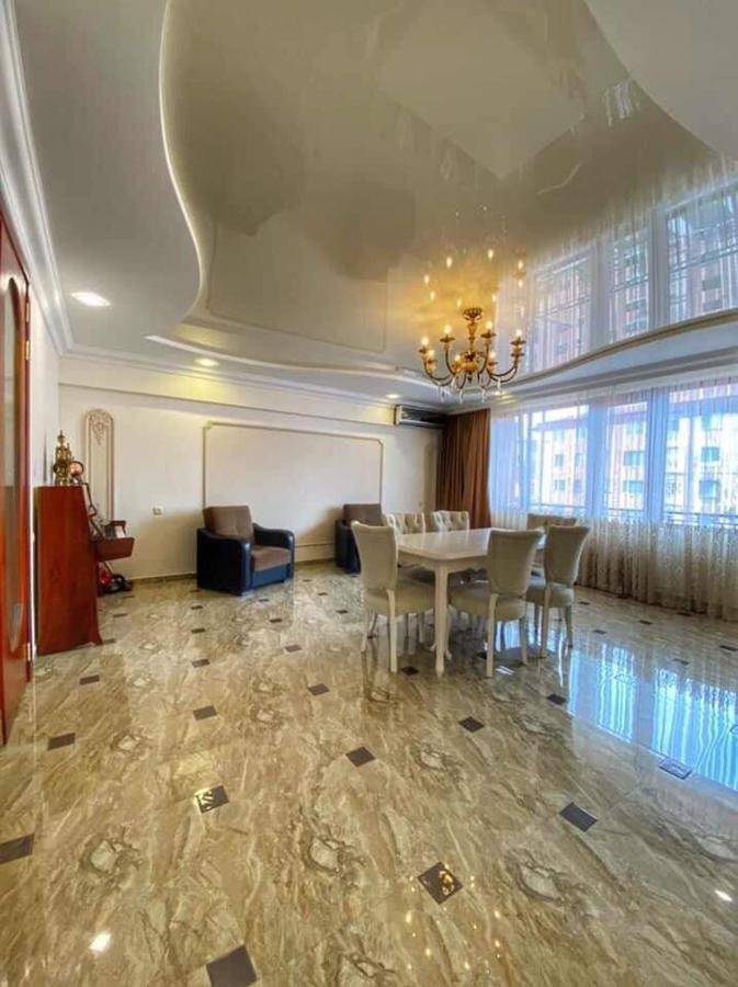 Apartment Dolphin Batum Dış mekan fotoğraf