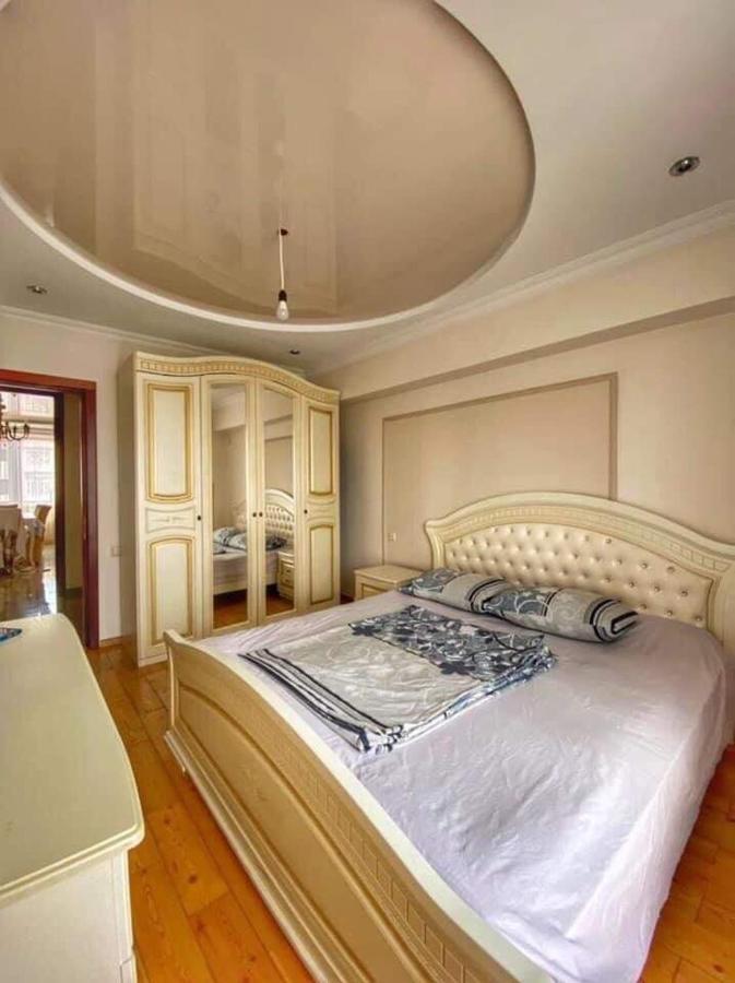 Apartment Dolphin Batum Dış mekan fotoğraf
