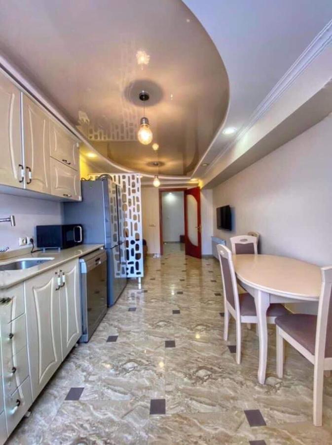 Apartment Dolphin Batum Dış mekan fotoğraf